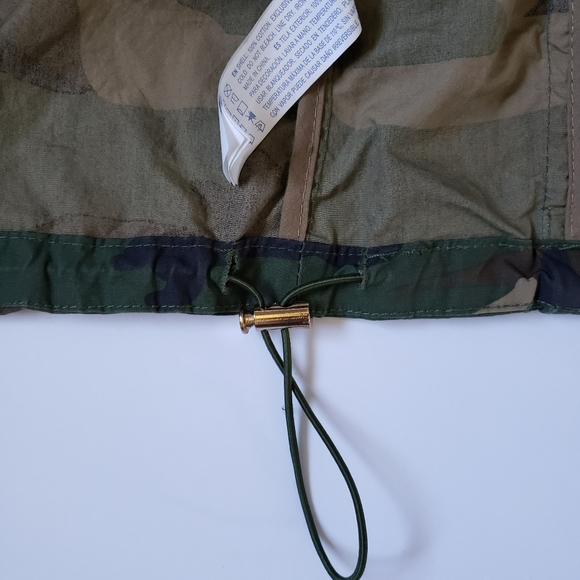 Forever 21 Zip Front Camo Bomber Hooded Jacket - Picture 5 of 5